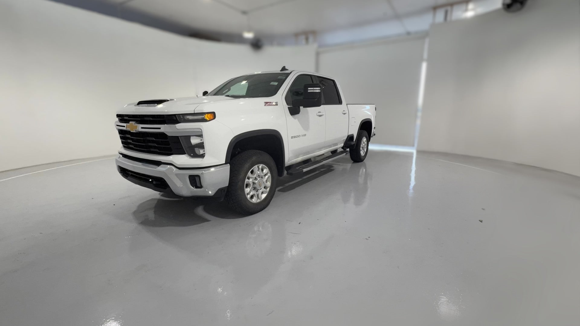 2025 Chevrolet Silverado 2500 HD Crew Cab vehicle photo
