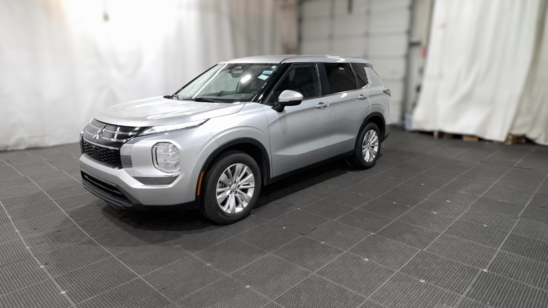 2025 Mitsubishi Outlander vehicle photo