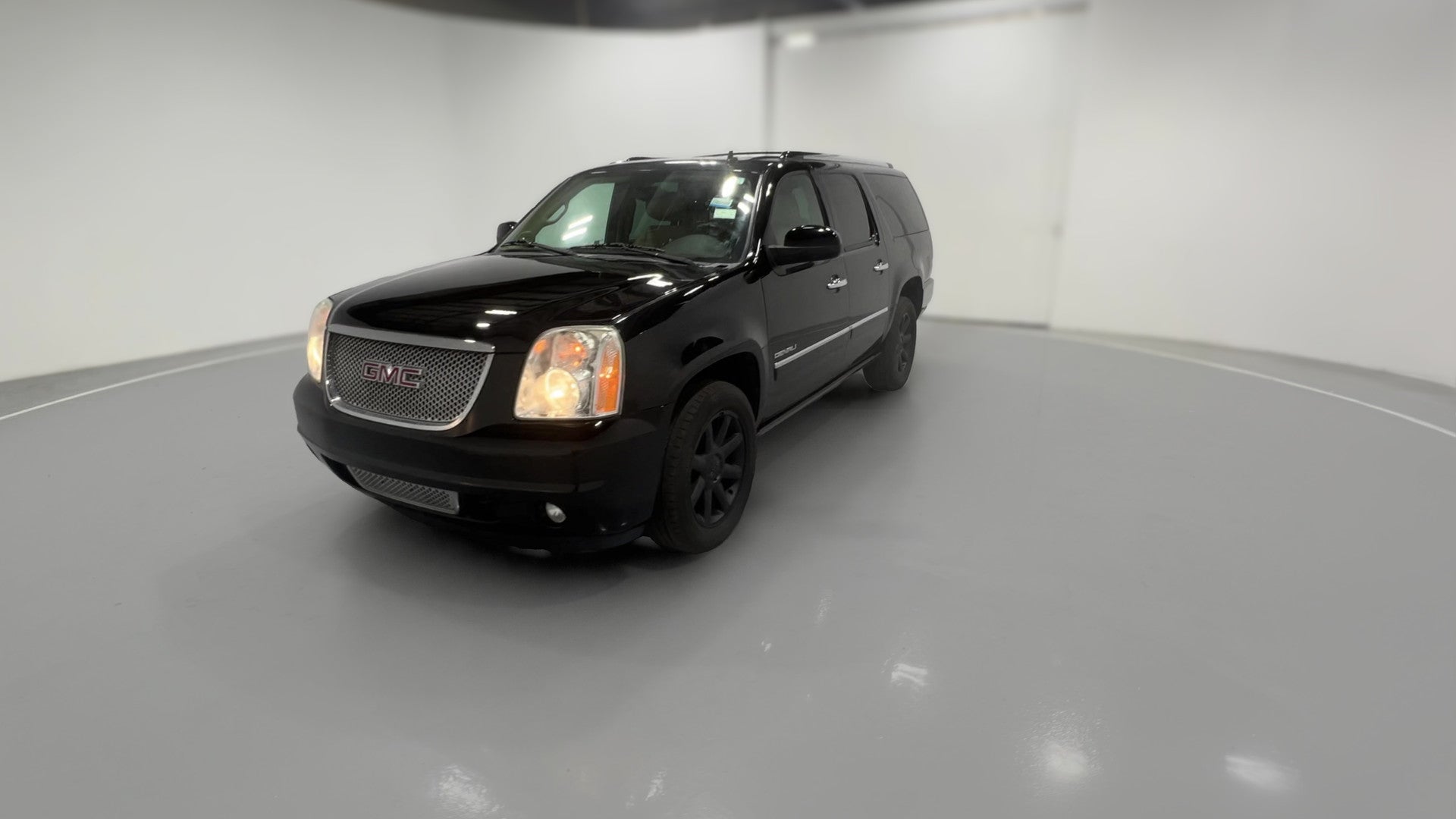 2010 GMC Yukon XL 1500 vehicle photo