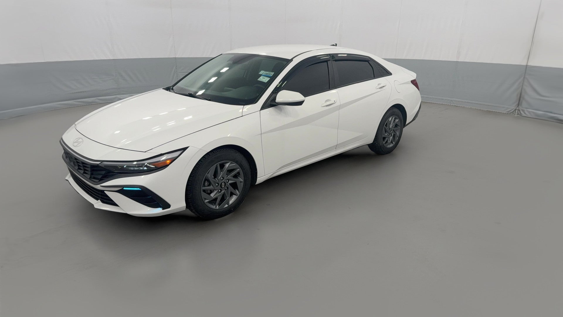 2024 Hyundai Elantra vehicle photo