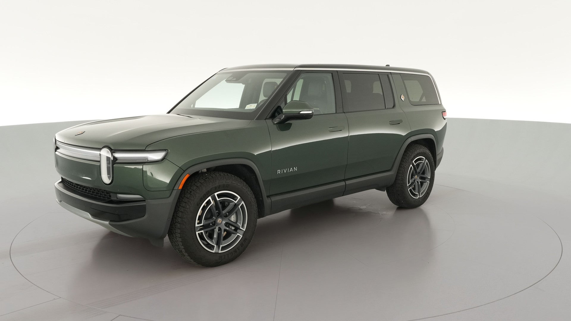 2025 Rivian R1S vehicle photo