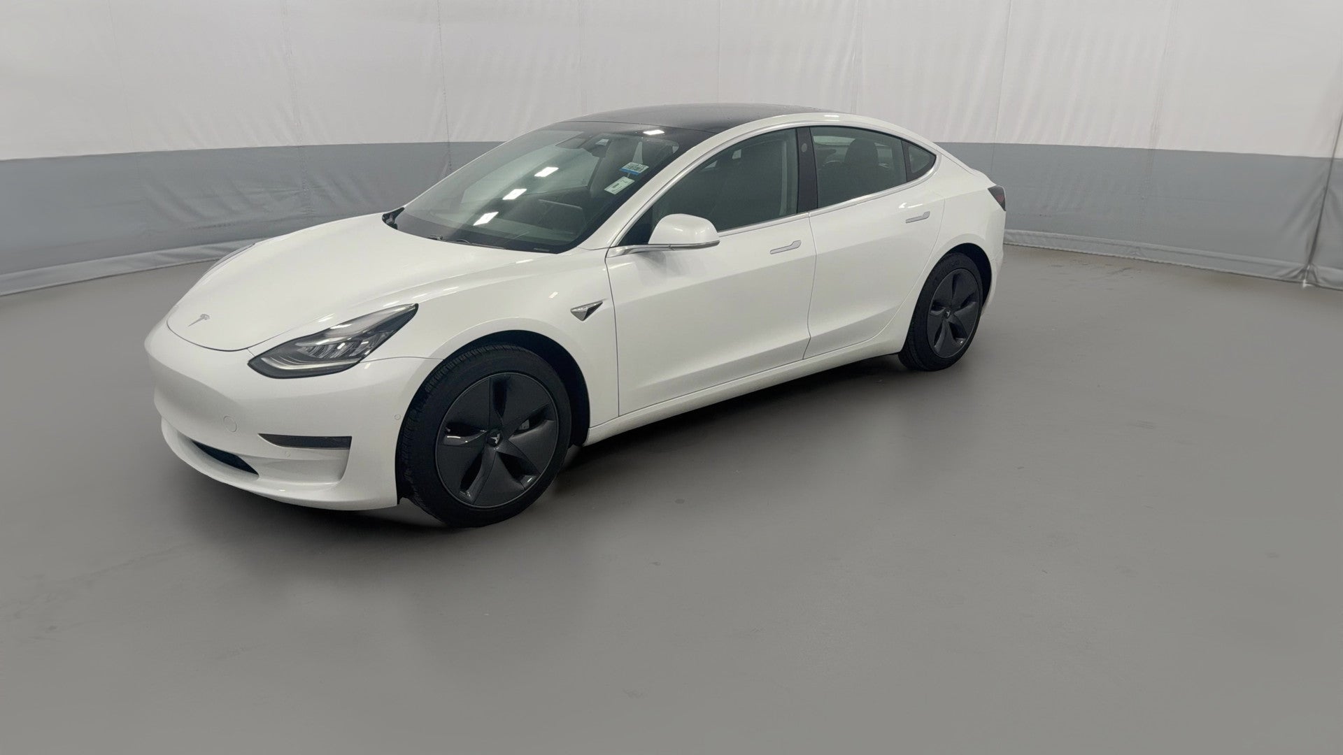 2019 Tesla Model 3 vehicle photo