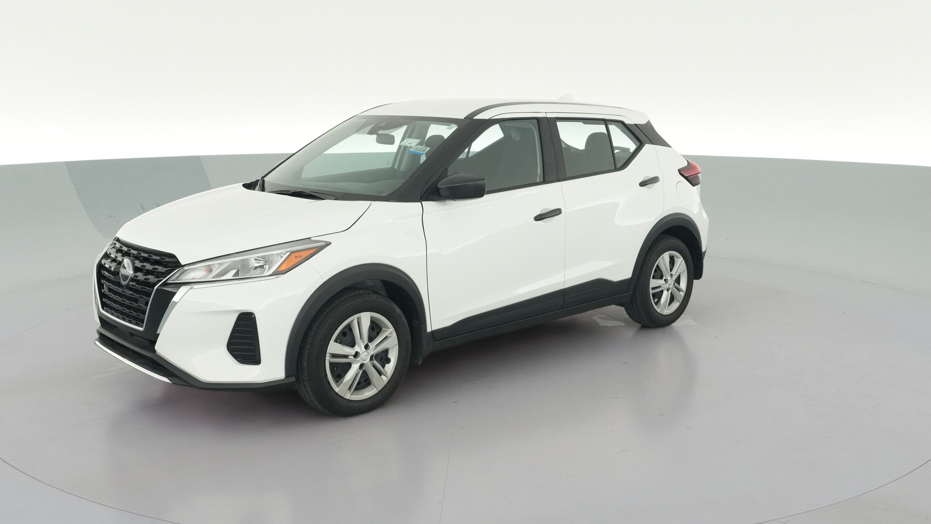 2025 Nissan Kicks Play vehicle photo