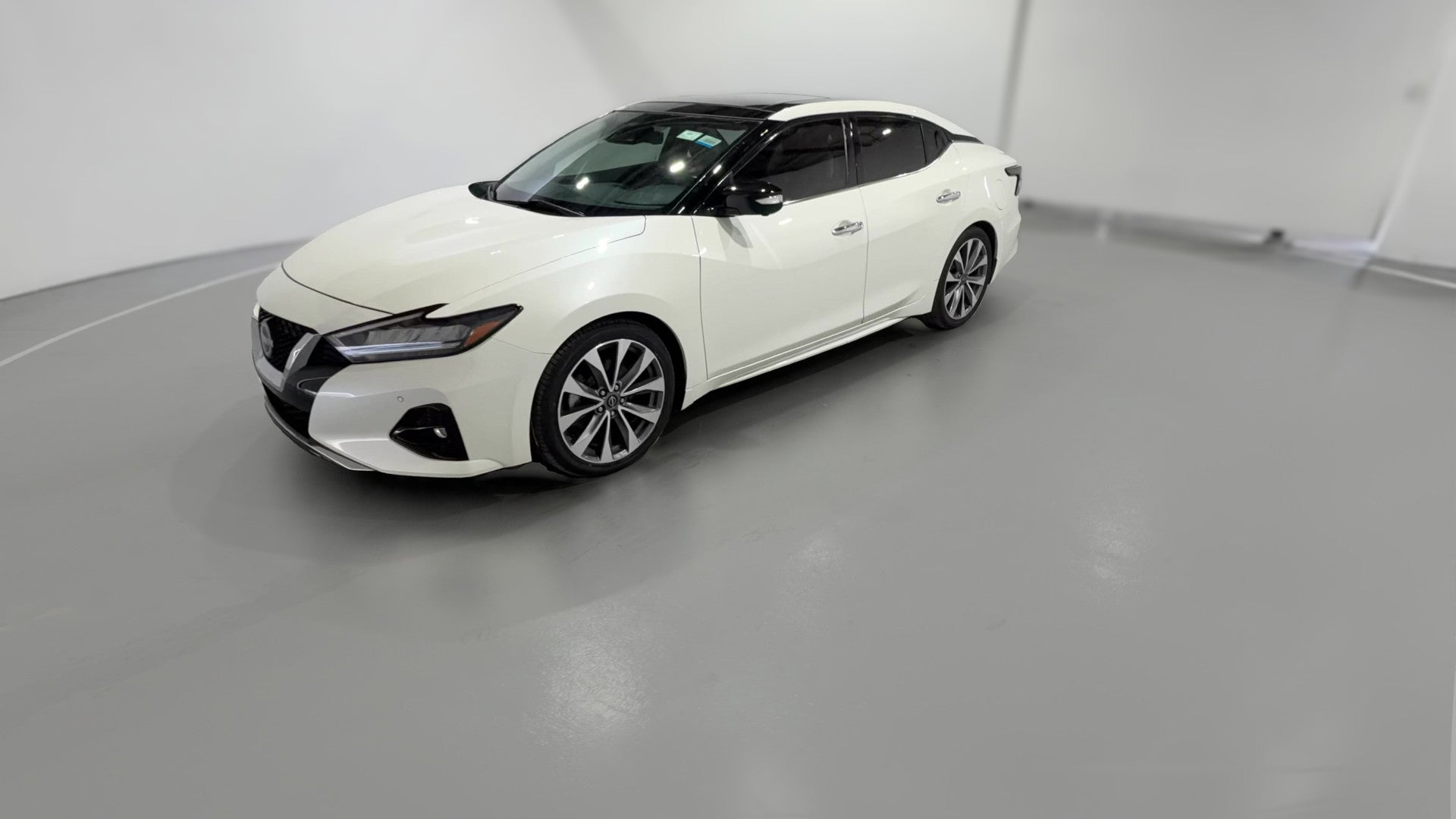 2023 Nissan Maxima vehicle photo