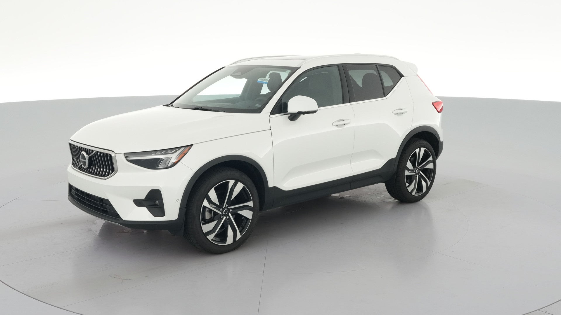 2024 Volvo XC40 vehicle photo