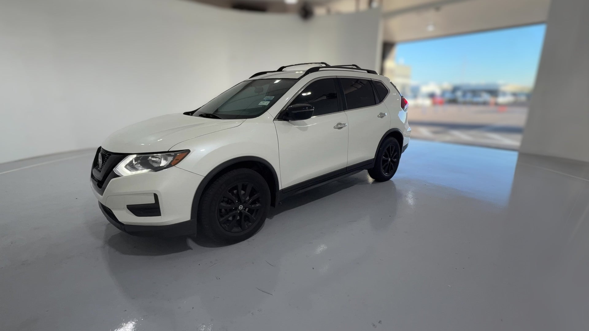 2018 Nissan Rogue vehicle photo