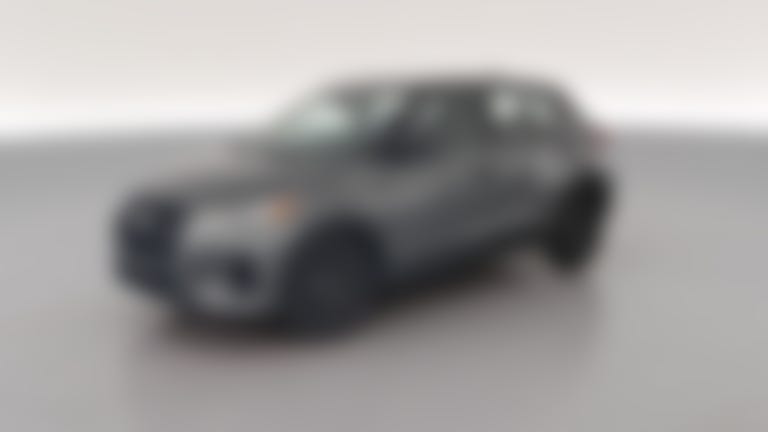 2025 Nissan Kicks Play vehicle photo