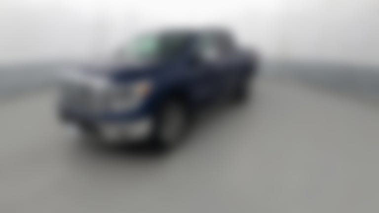 2019 Nissan Titan Crew Cab vehicle photo