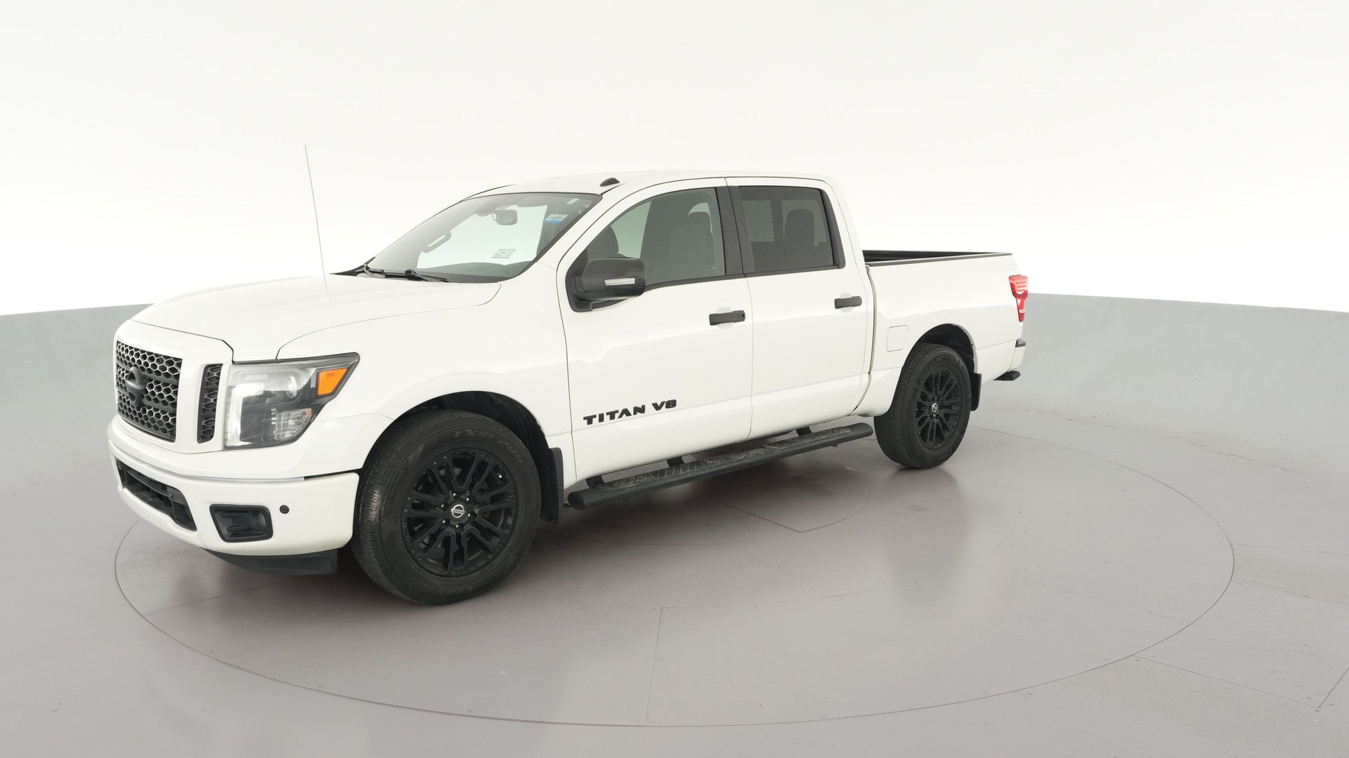 2019 Nissan Titan Crew Cab vehicle photo
