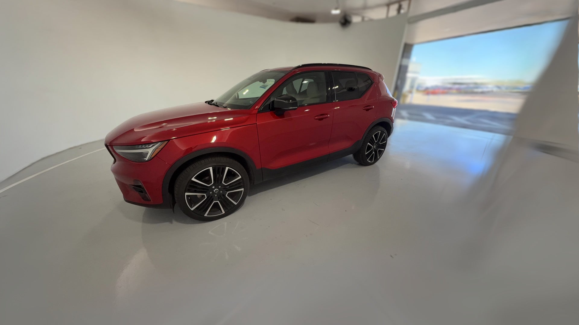 2023 Volvo XC40 vehicle photo