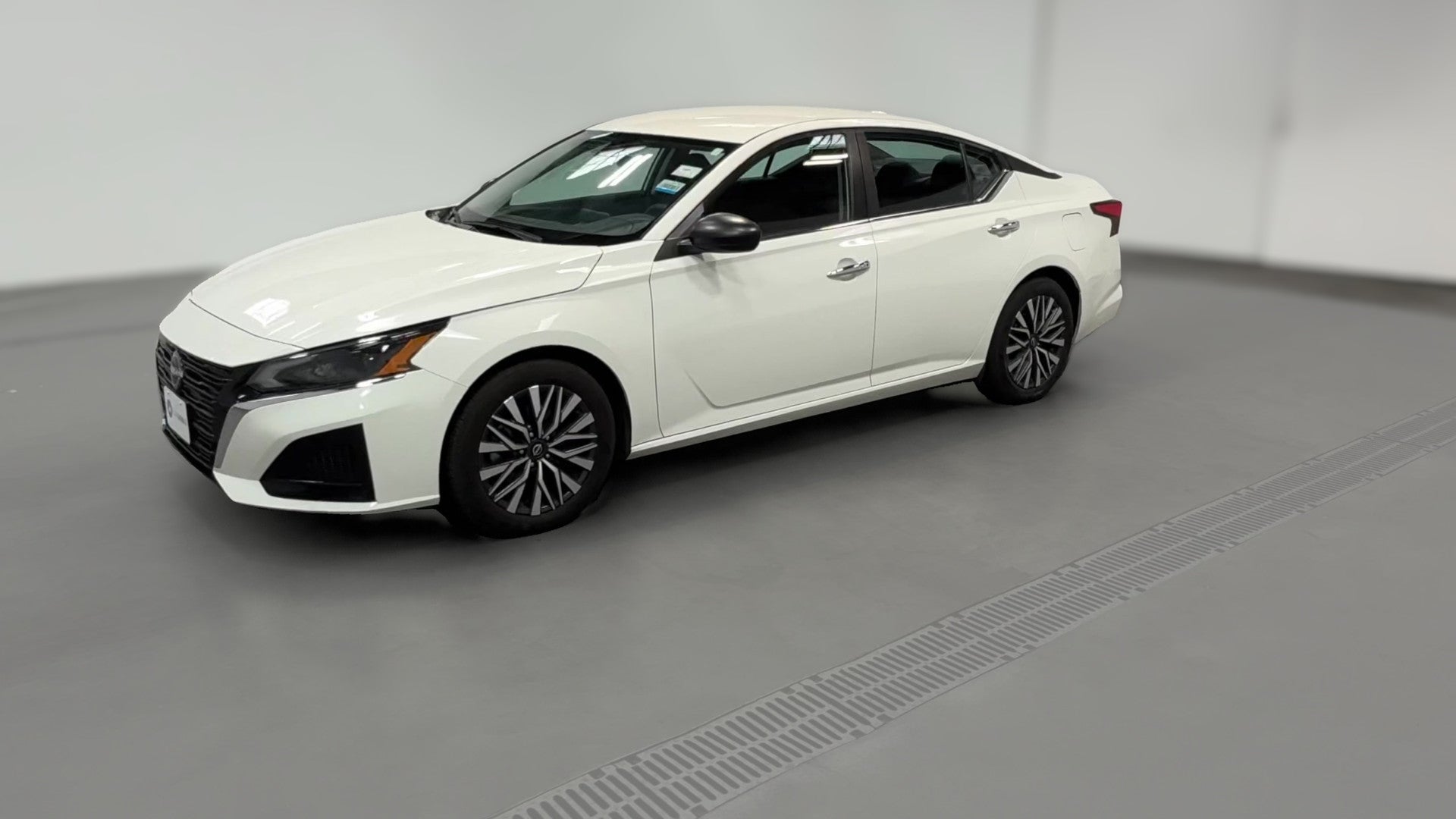 2025 Nissan Altima vehicle photo