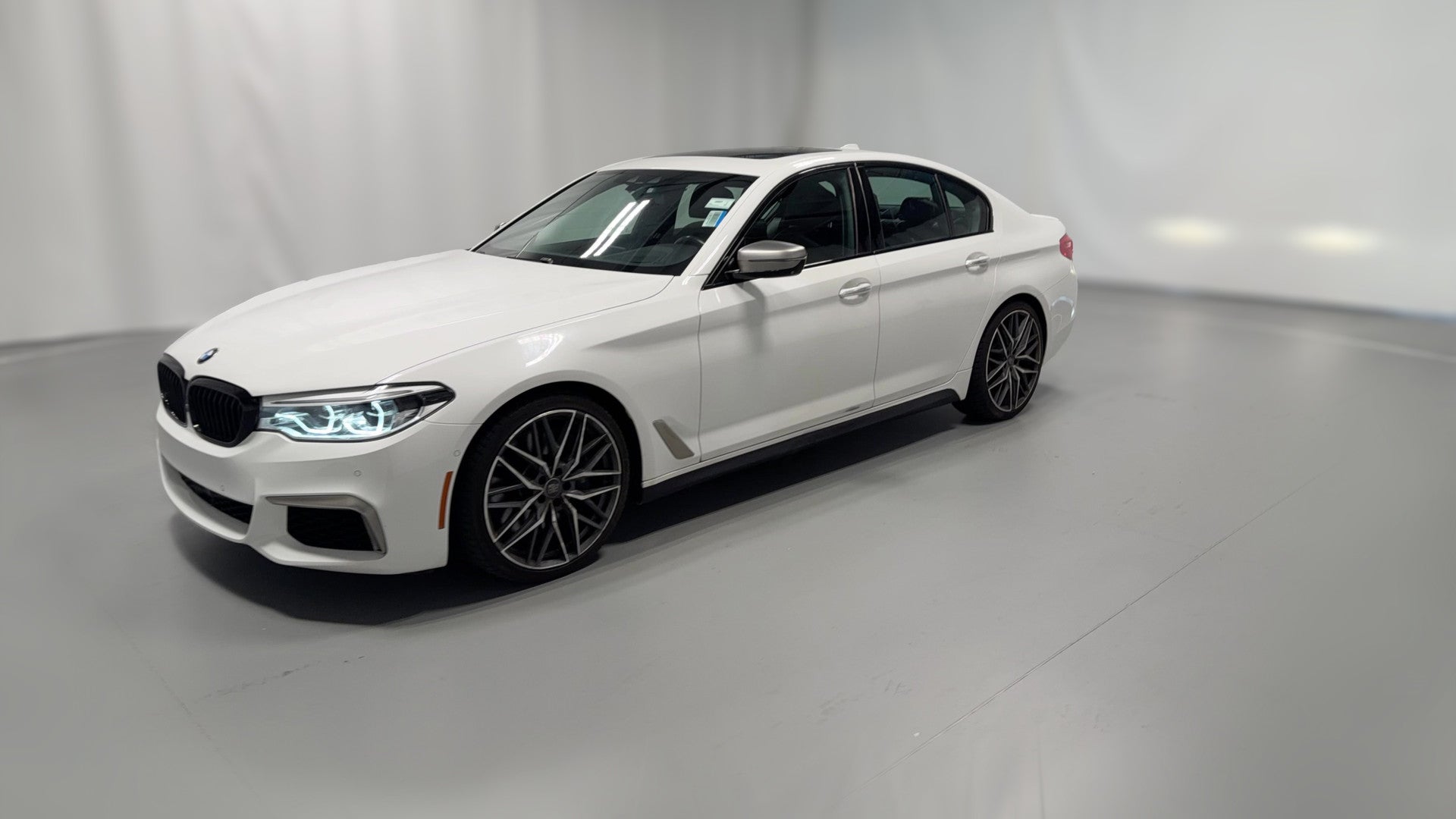 2018 BMW 5 Series vehicle photo