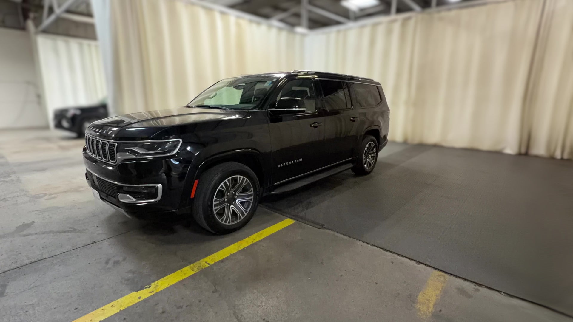 2023 Jeep Wagoneer L vehicle photo