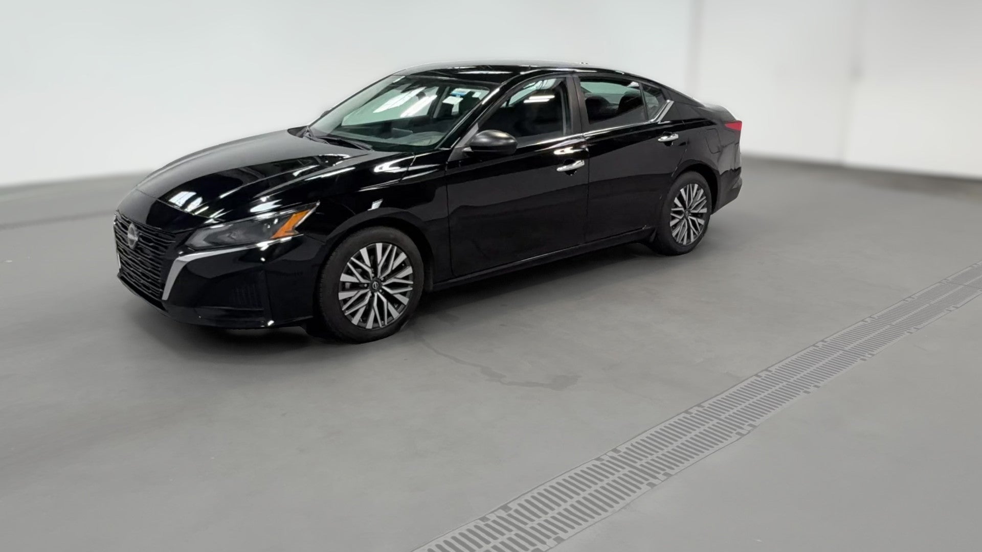 2025 Nissan Altima vehicle photo