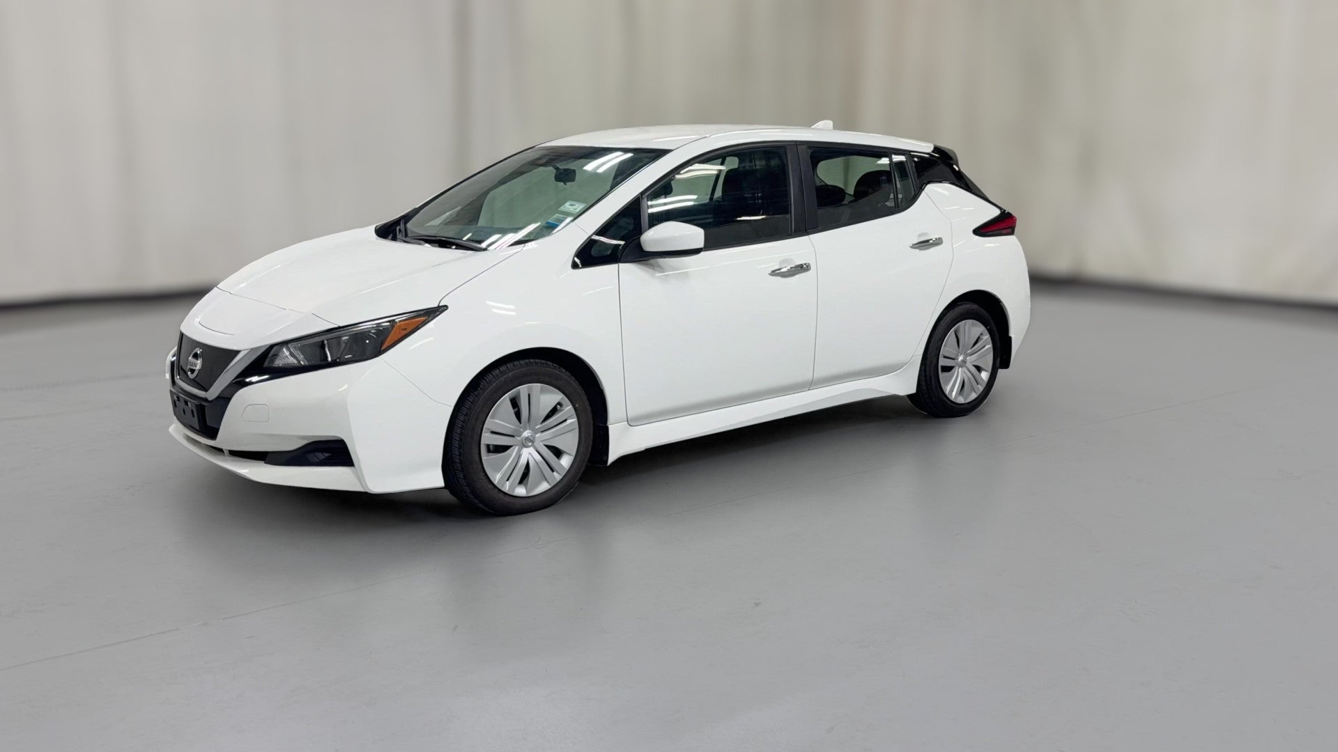 2021 Nissan LEAF vehicle photo
