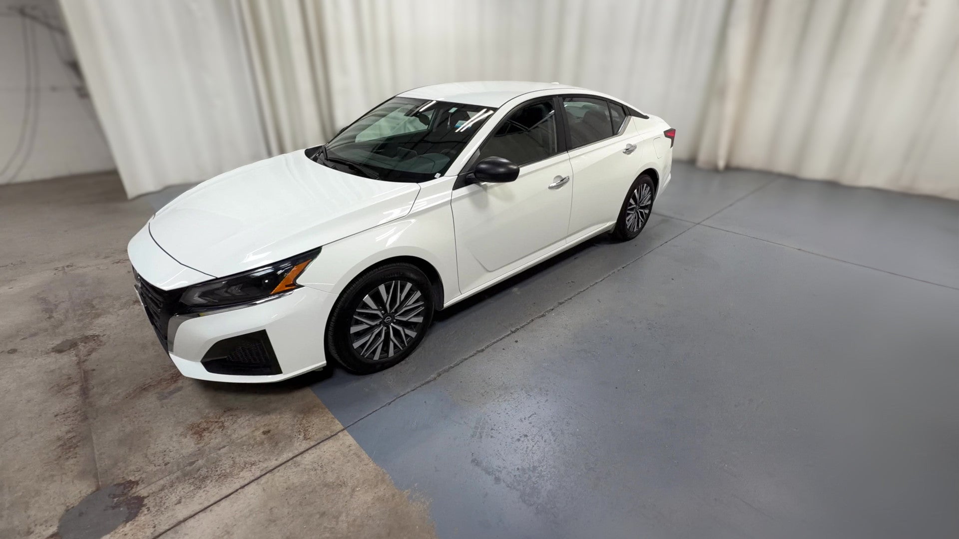 2025 Nissan Altima vehicle photo