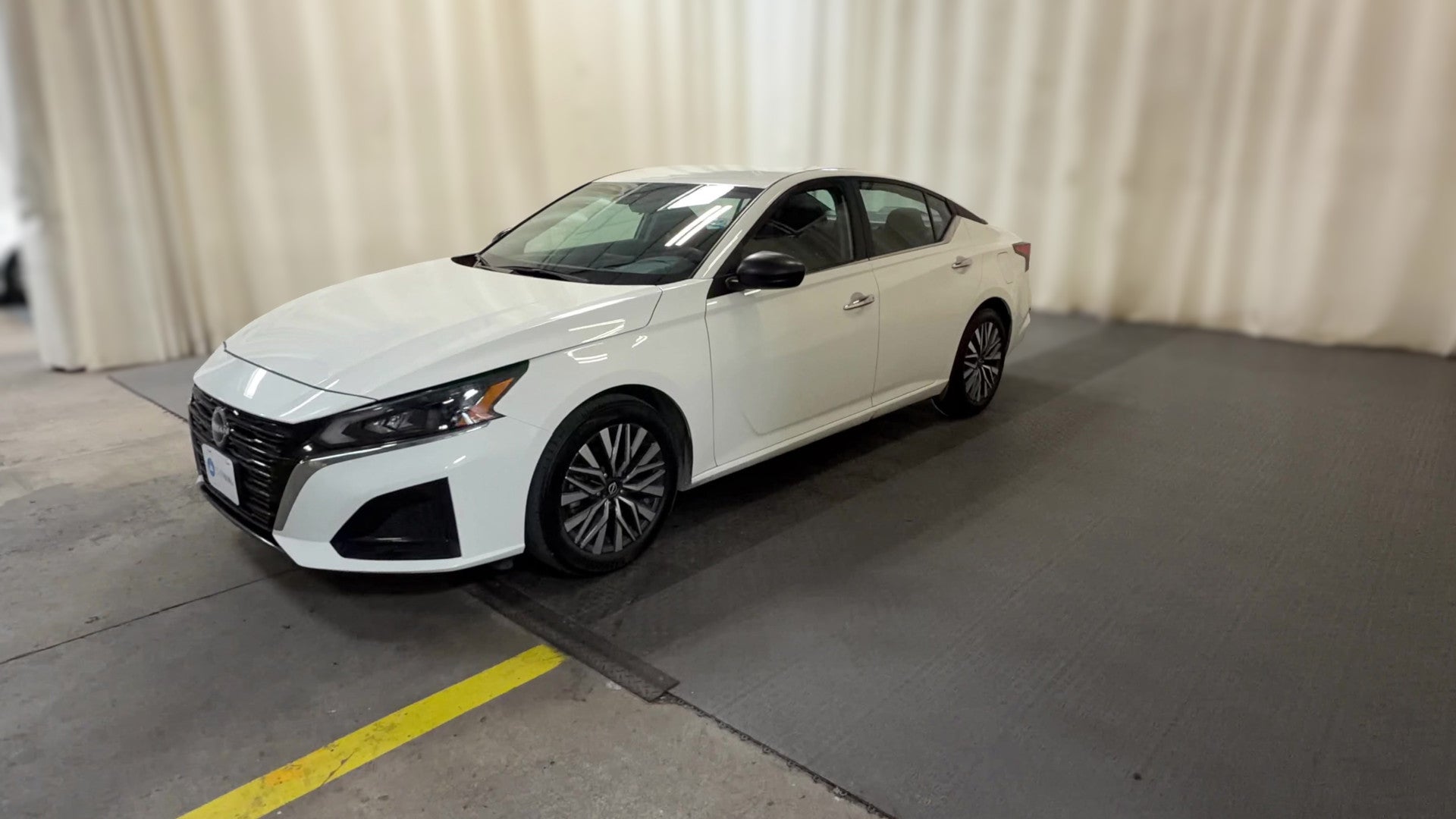 2025 Nissan Altima vehicle photo