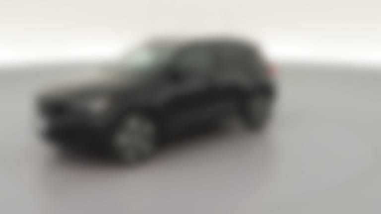 2025 Volvo XC40 vehicle photo