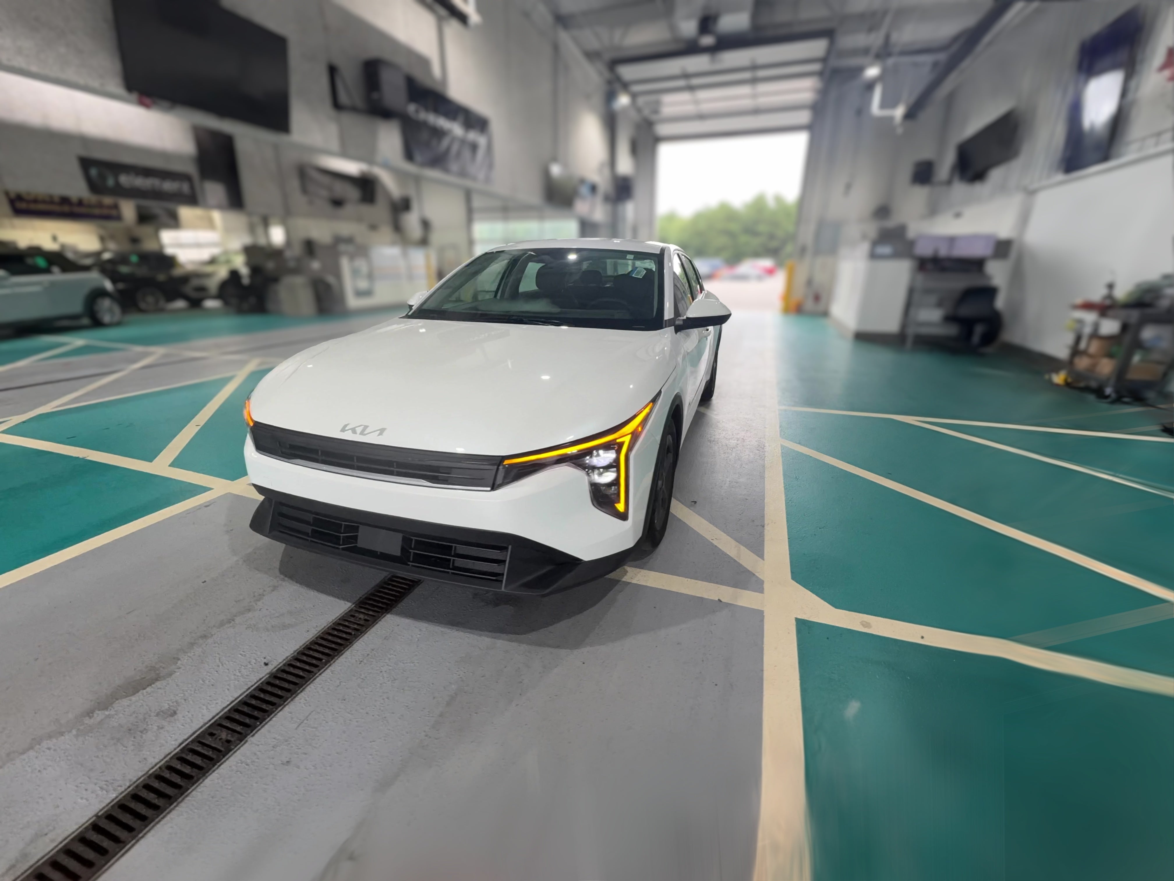 2025 Kia K4 LXS - Photo 24