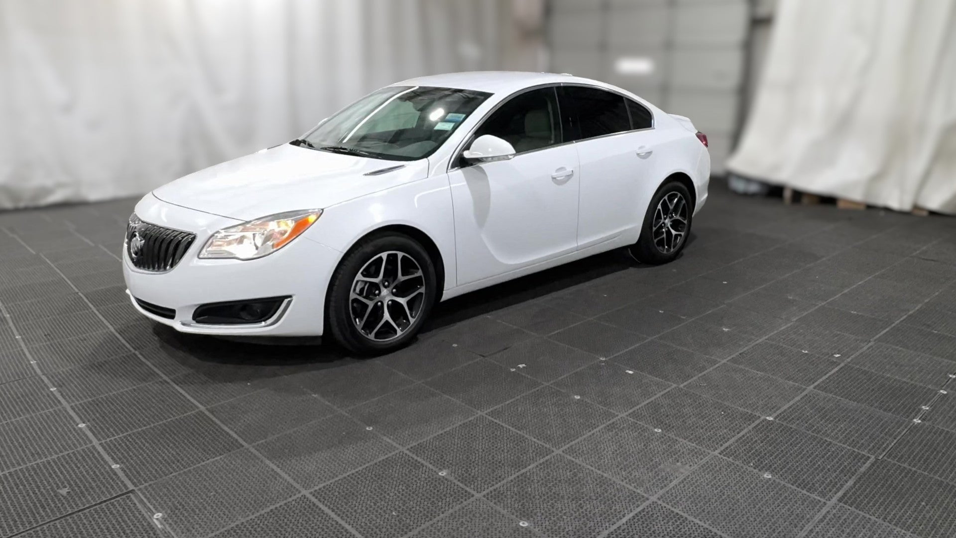 2017 Buick Regal vehicle photo