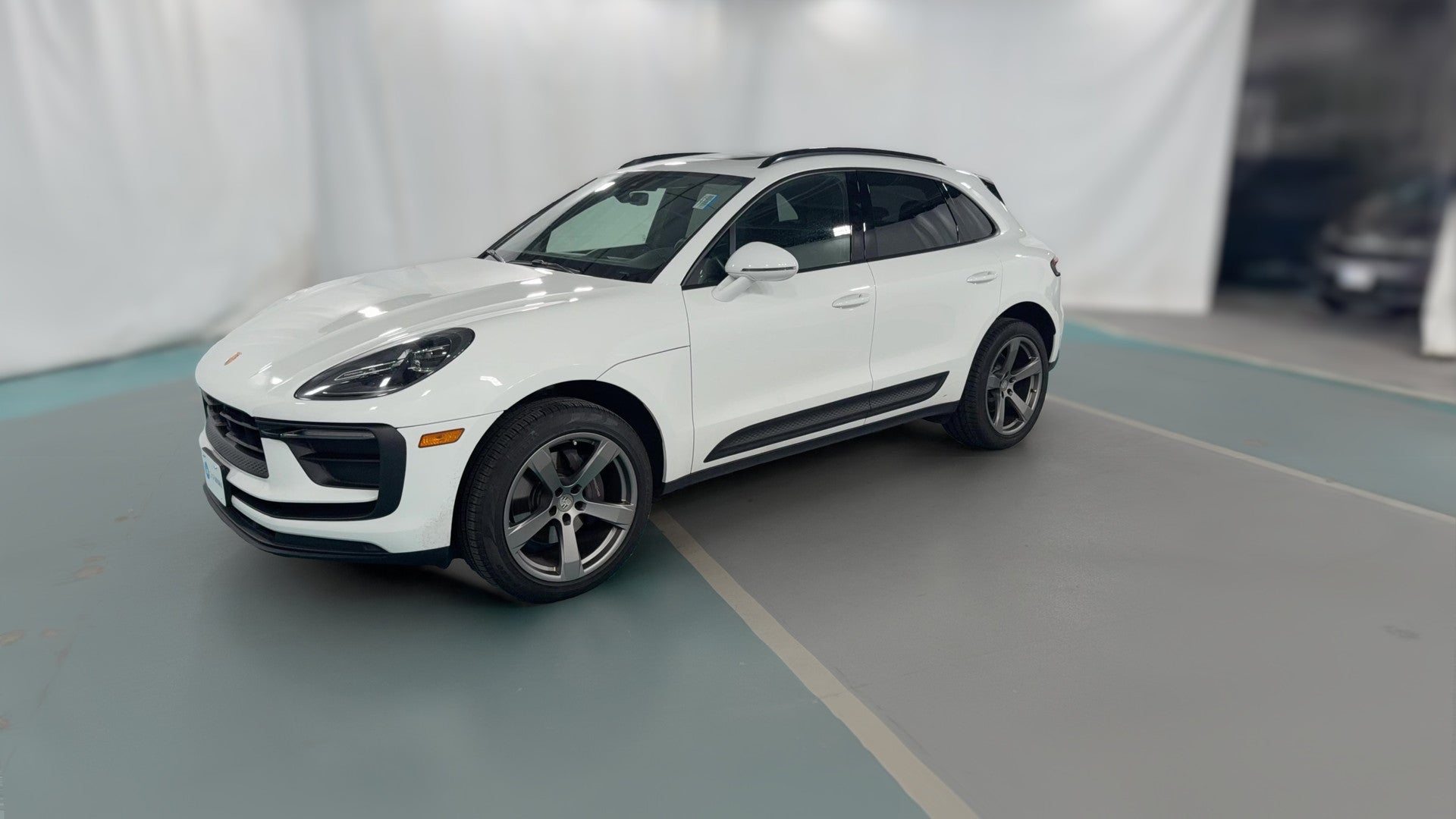 2023 Porsche Macan vehicle photo