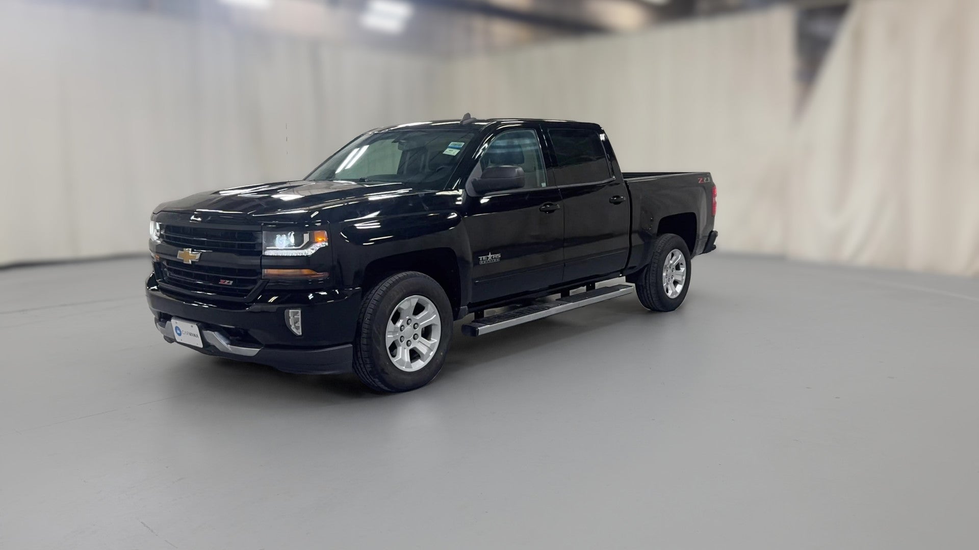 2018 Chevrolet Silverado 1500 Crew Cab vehicle photo