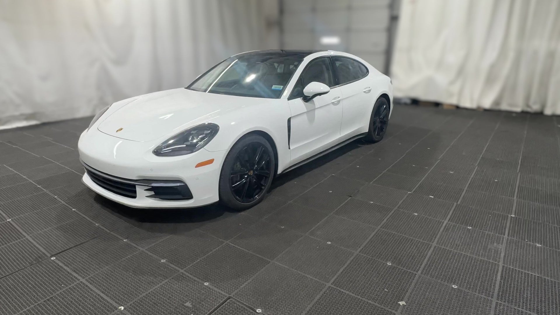 2020 Porsche Panamera vehicle photo