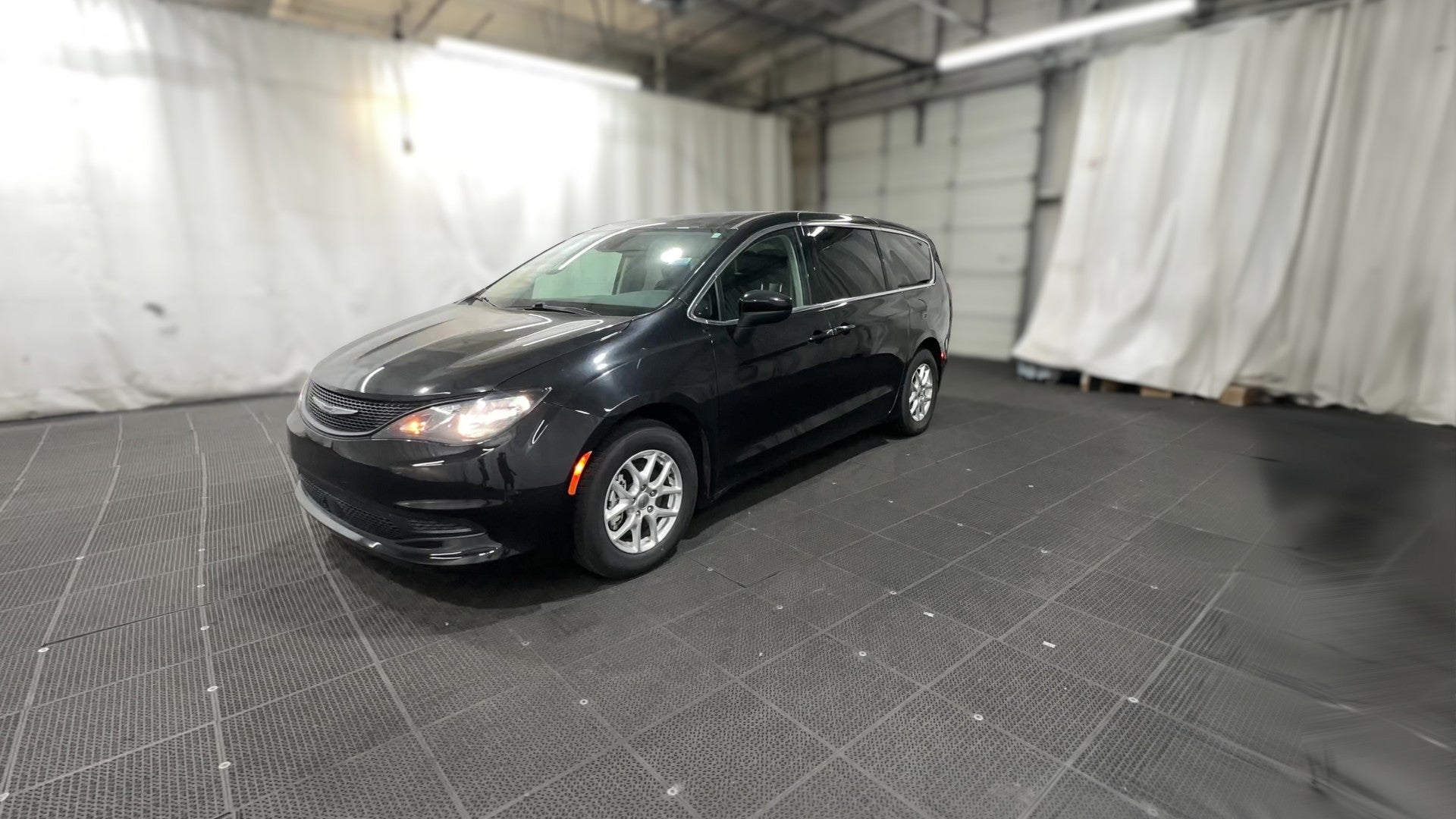 2023 Chrysler Voyager vehicle photo