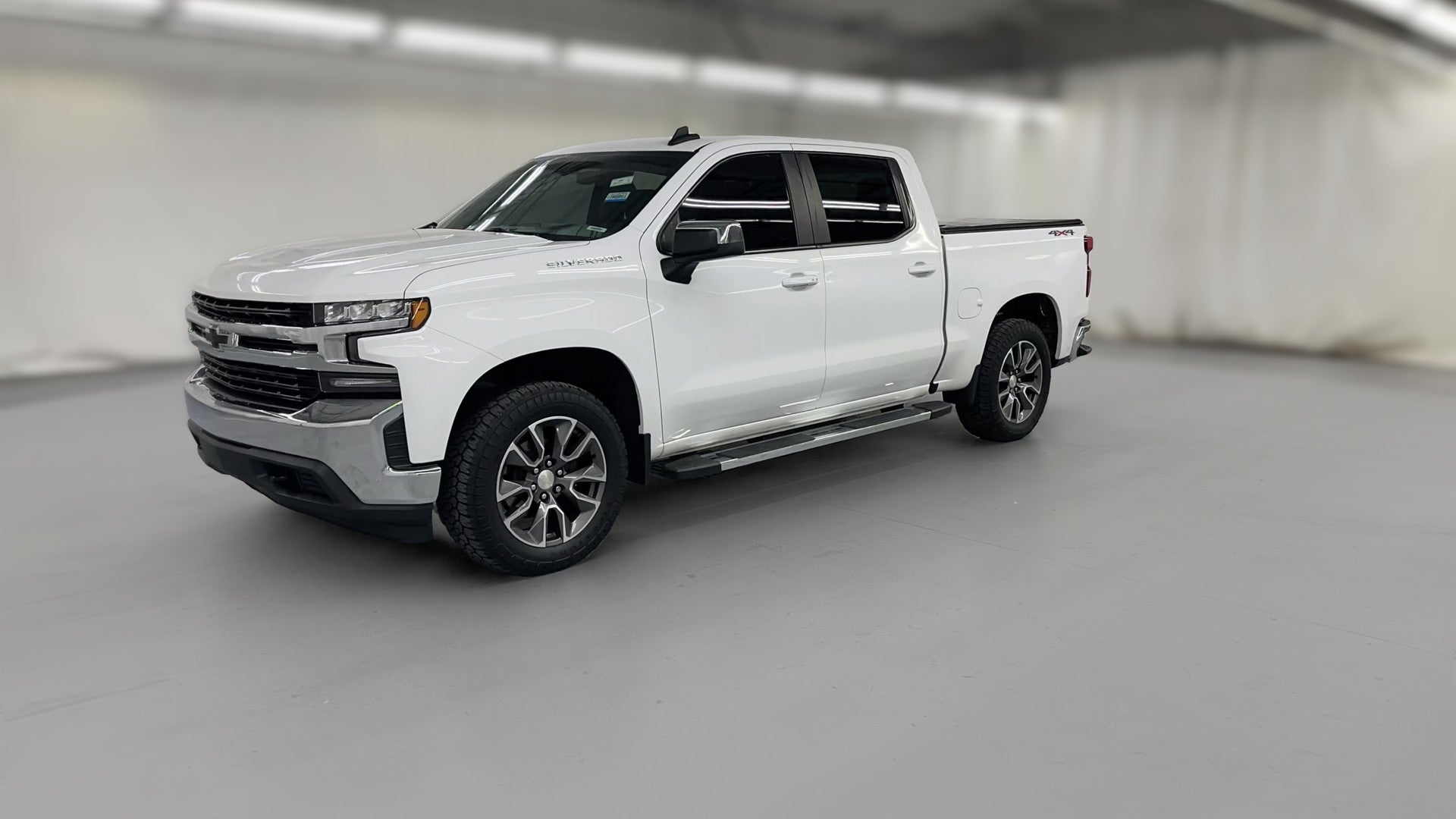 2020 Chevrolet Silverado 1500 Crew Cab vehicle photo