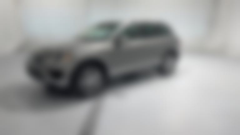 2016 Volkswagen Touareg vehicle photo