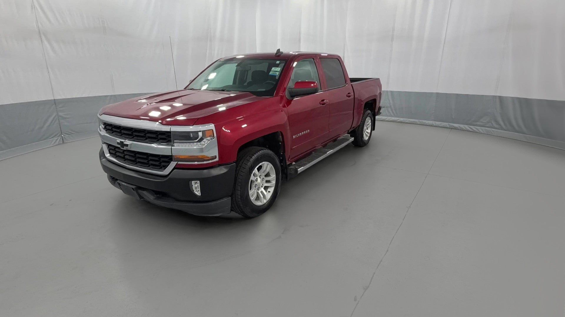 2018 Chevrolet Silverado 1500 Crew Cab vehicle photo