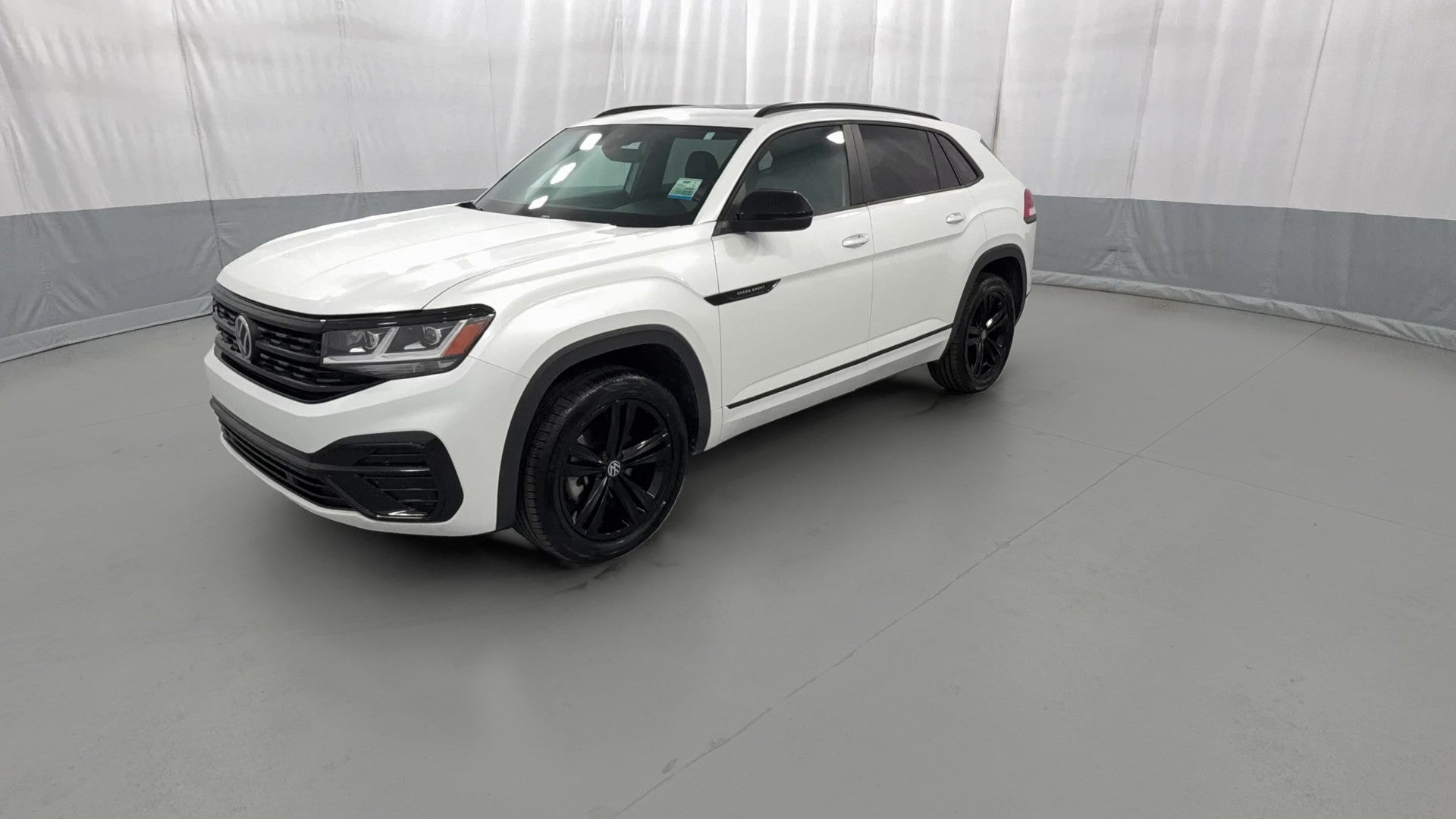 2023 Volkswagen Atlas Cross Sport vehicle photo