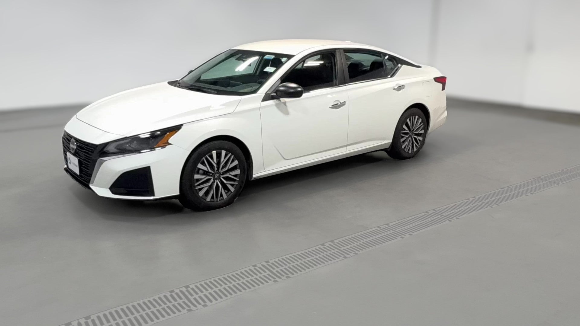 2025 Nissan Altima vehicle photo