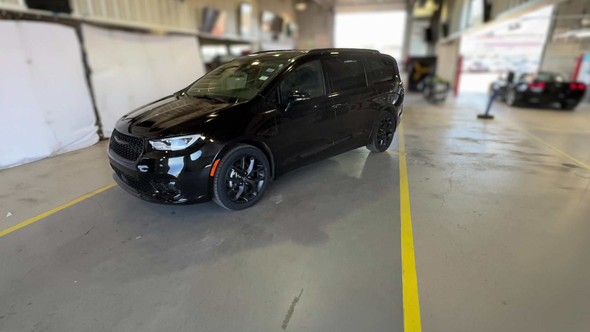 2025 Chrysler Pacifica vehicle photo