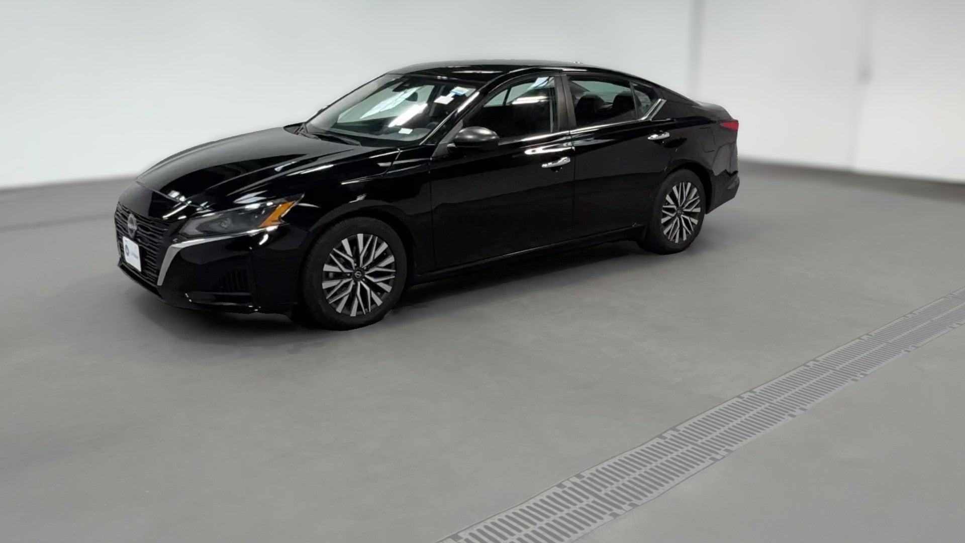 2025 Nissan Altima vehicle photo