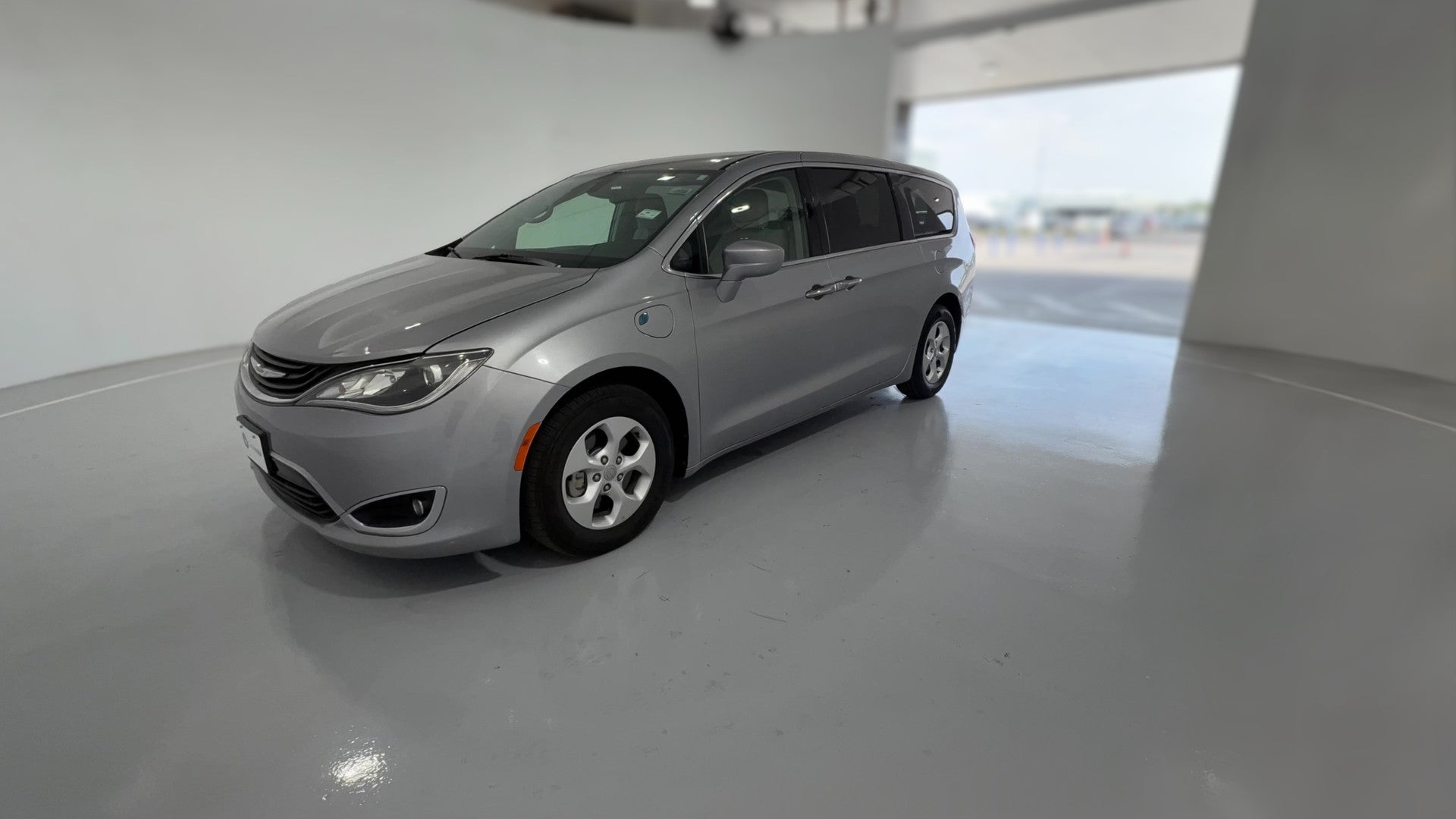 2018 Chrysler Pacifica Hybrid vehicle photo