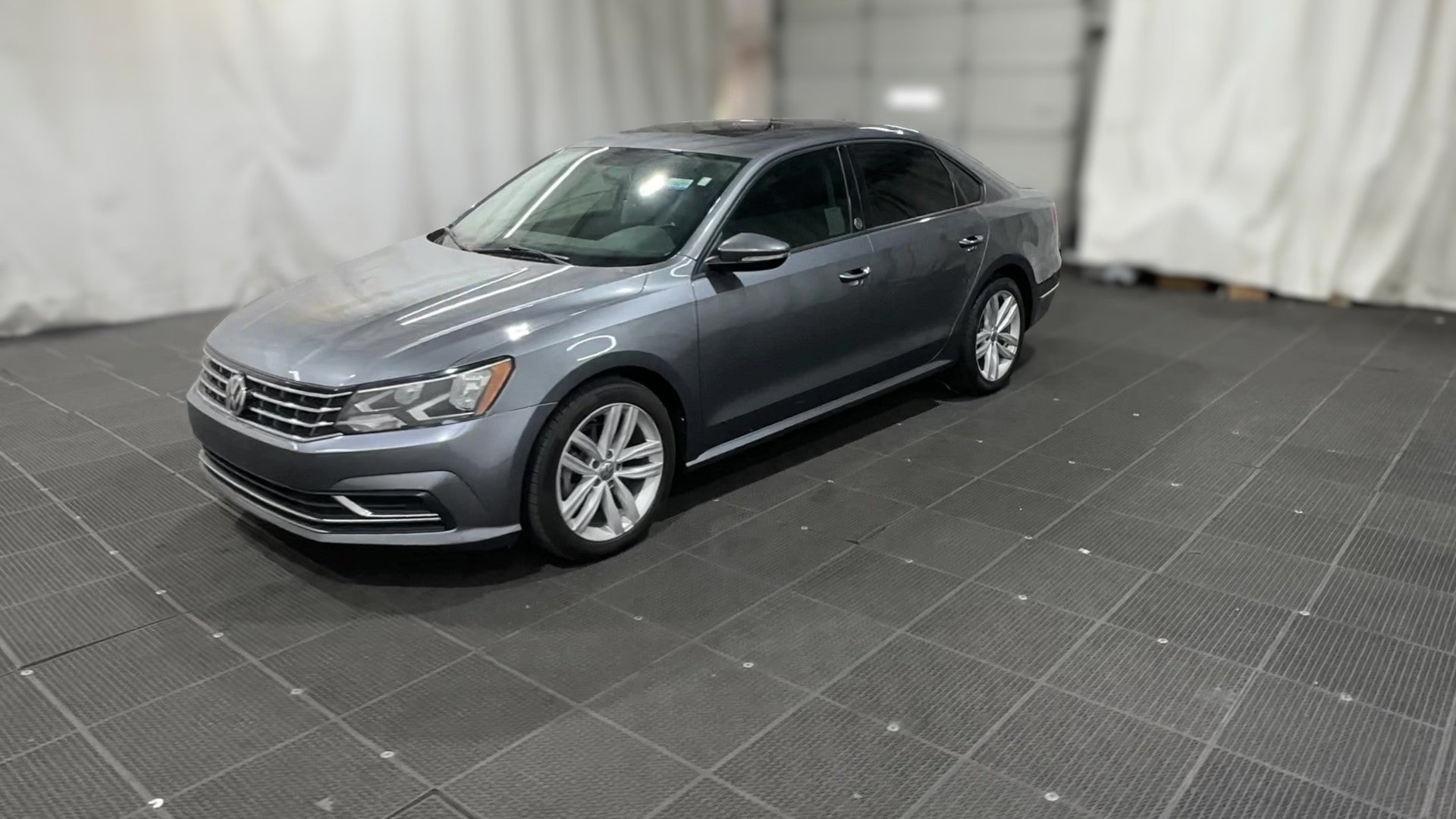 2019 Volkswagen Passat vehicle photo