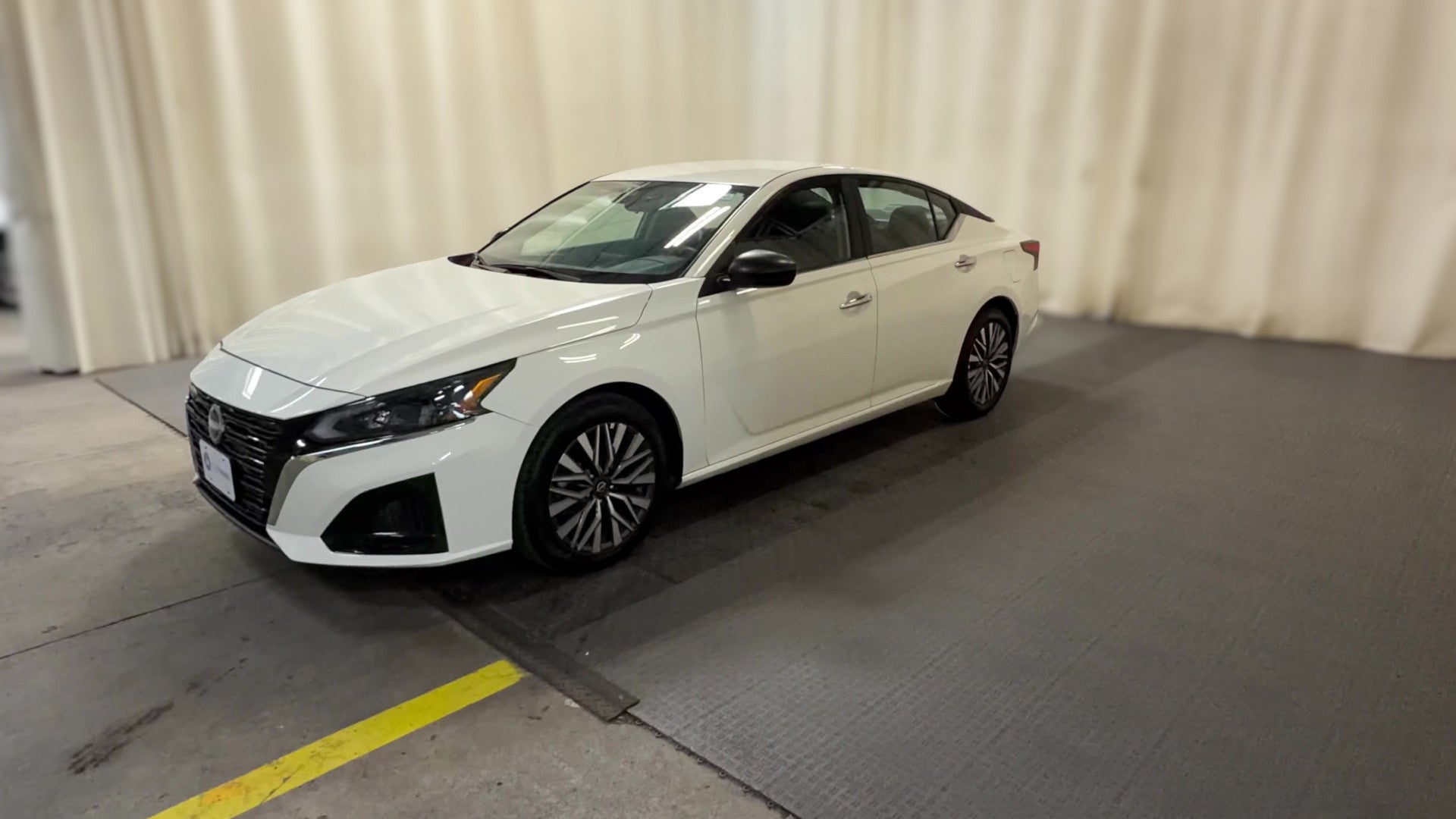 2025 Nissan Altima vehicle photo