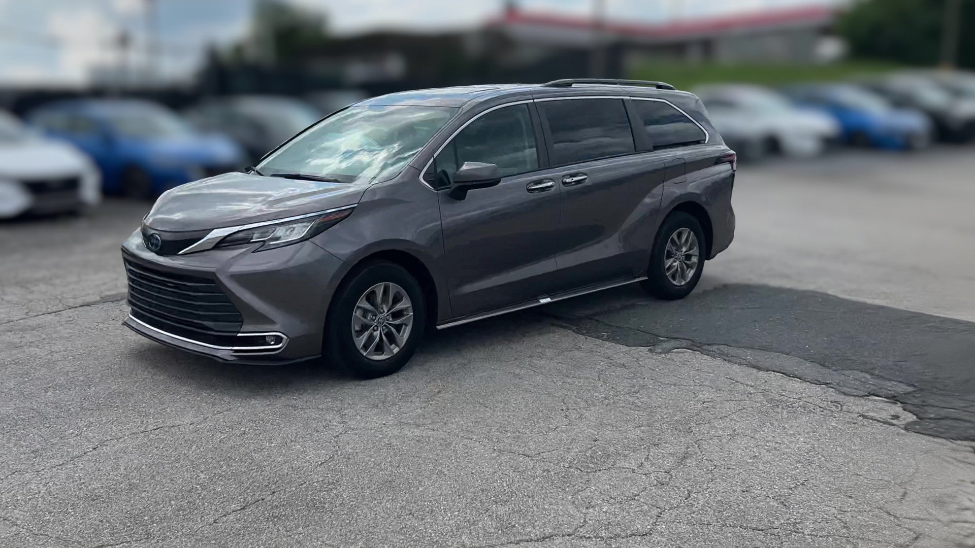 2023 Toyota Sienna vehicle photo