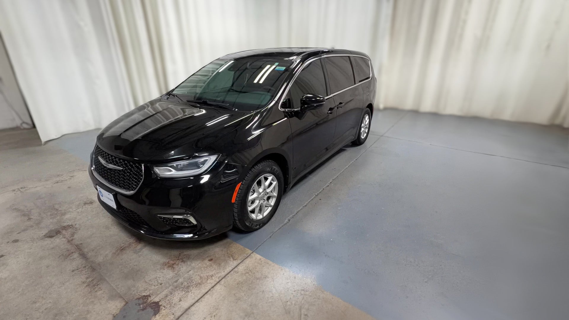 2024 Chrysler Pacifica vehicle photo