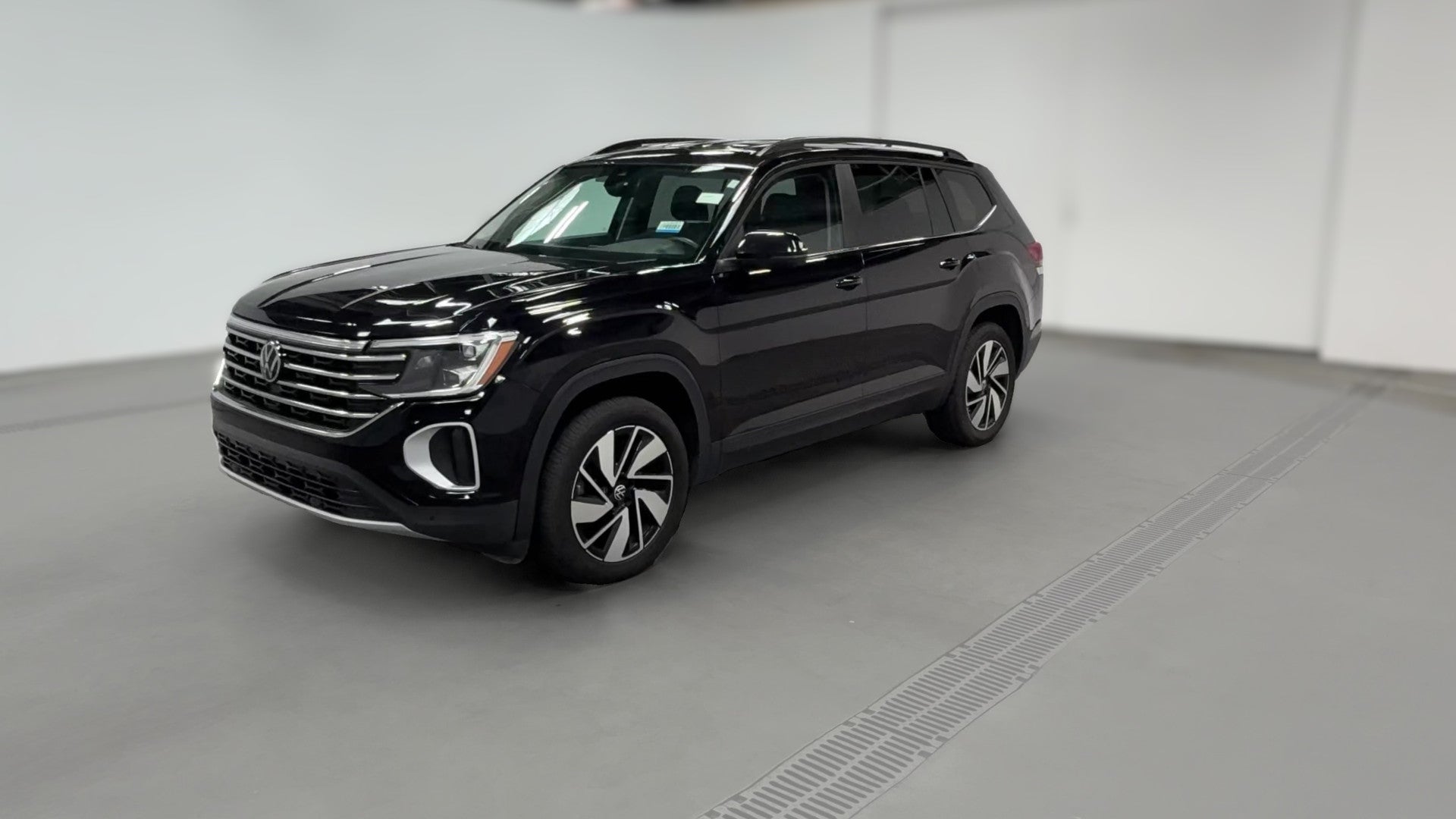 2025 Volkswagen Atlas vehicle photo