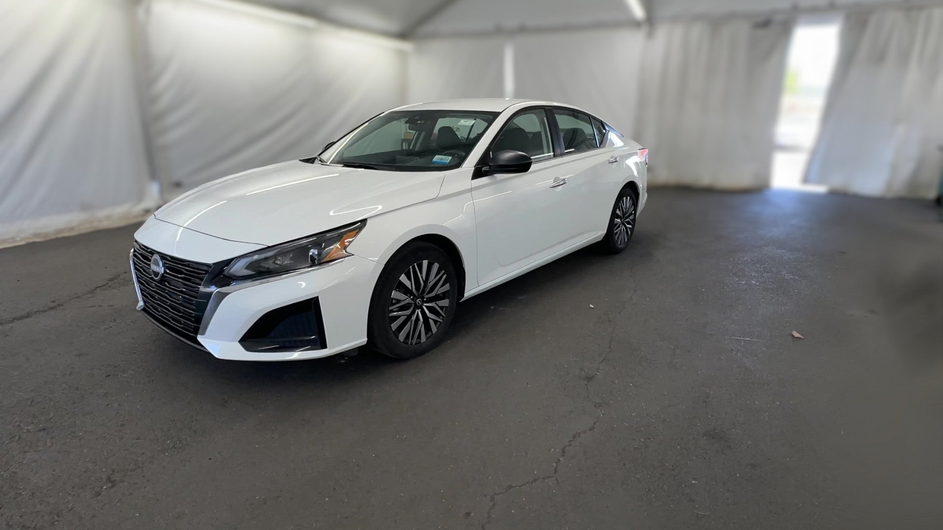 2025 Nissan Altima vehicle photo