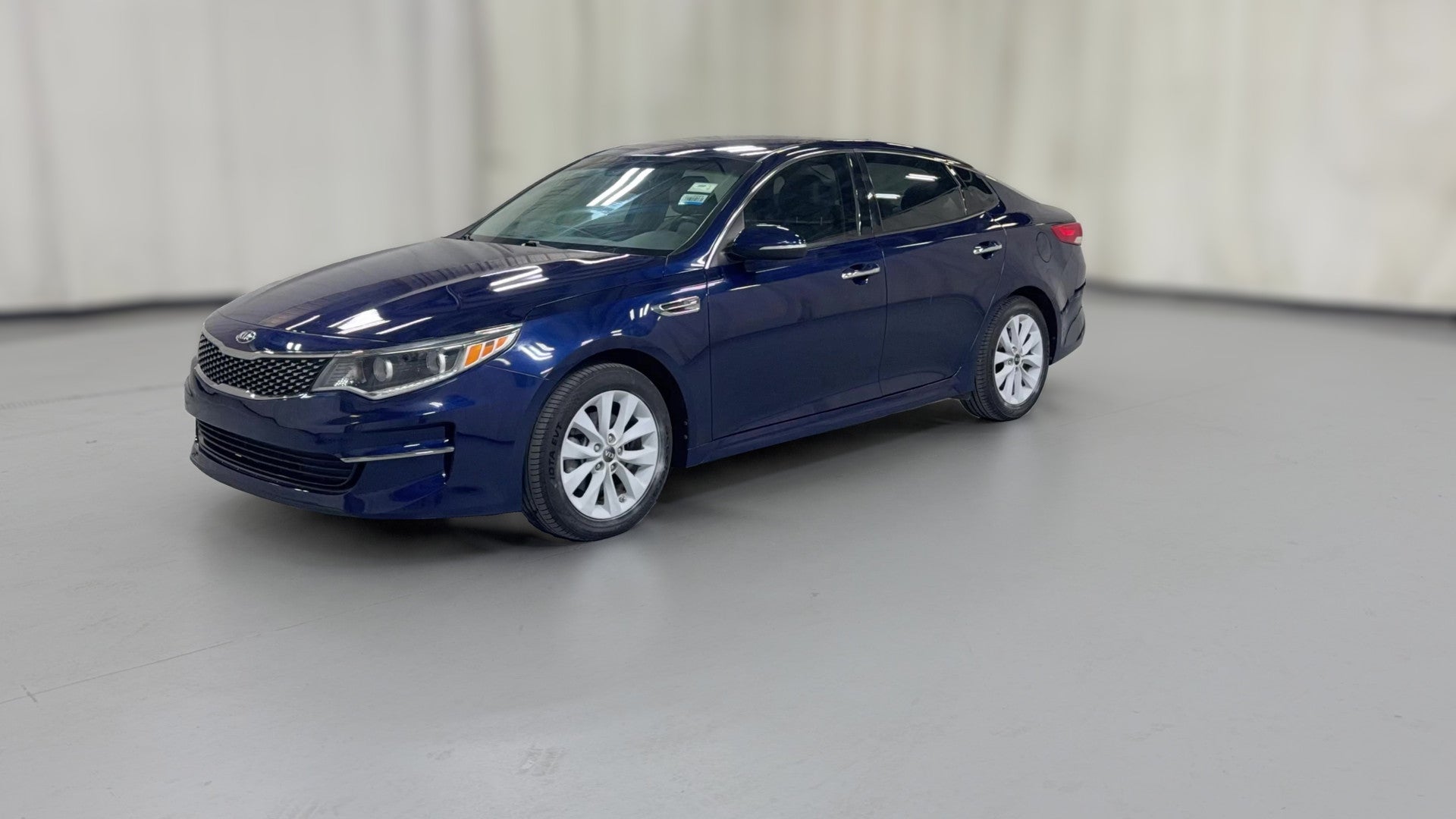 2016 Kia Optima vehicle photo