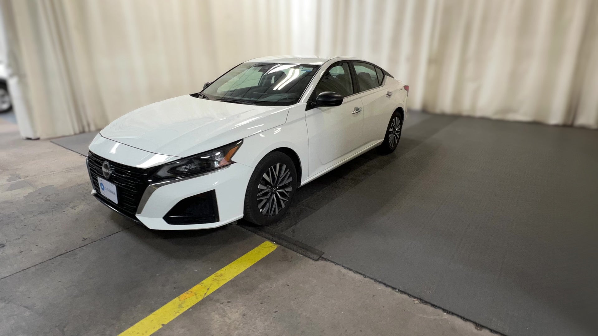 2025 Nissan Altima vehicle photo