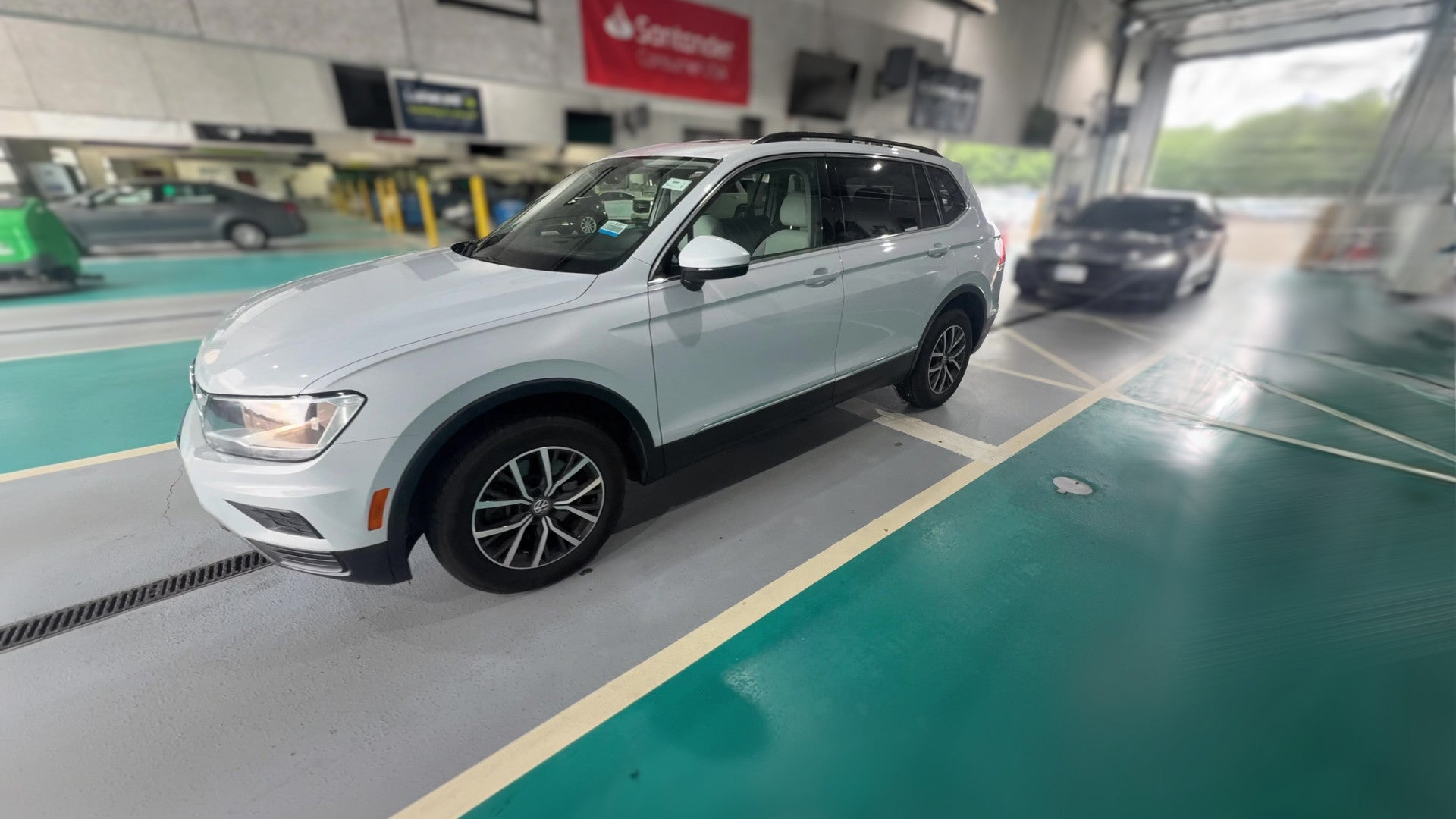 2018 Volkswagen Tiguan vehicle photo