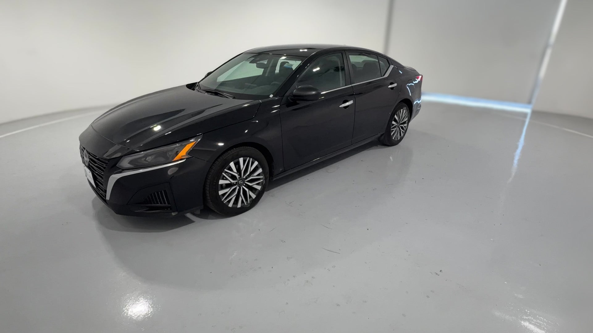 2025 Nissan Altima vehicle photo