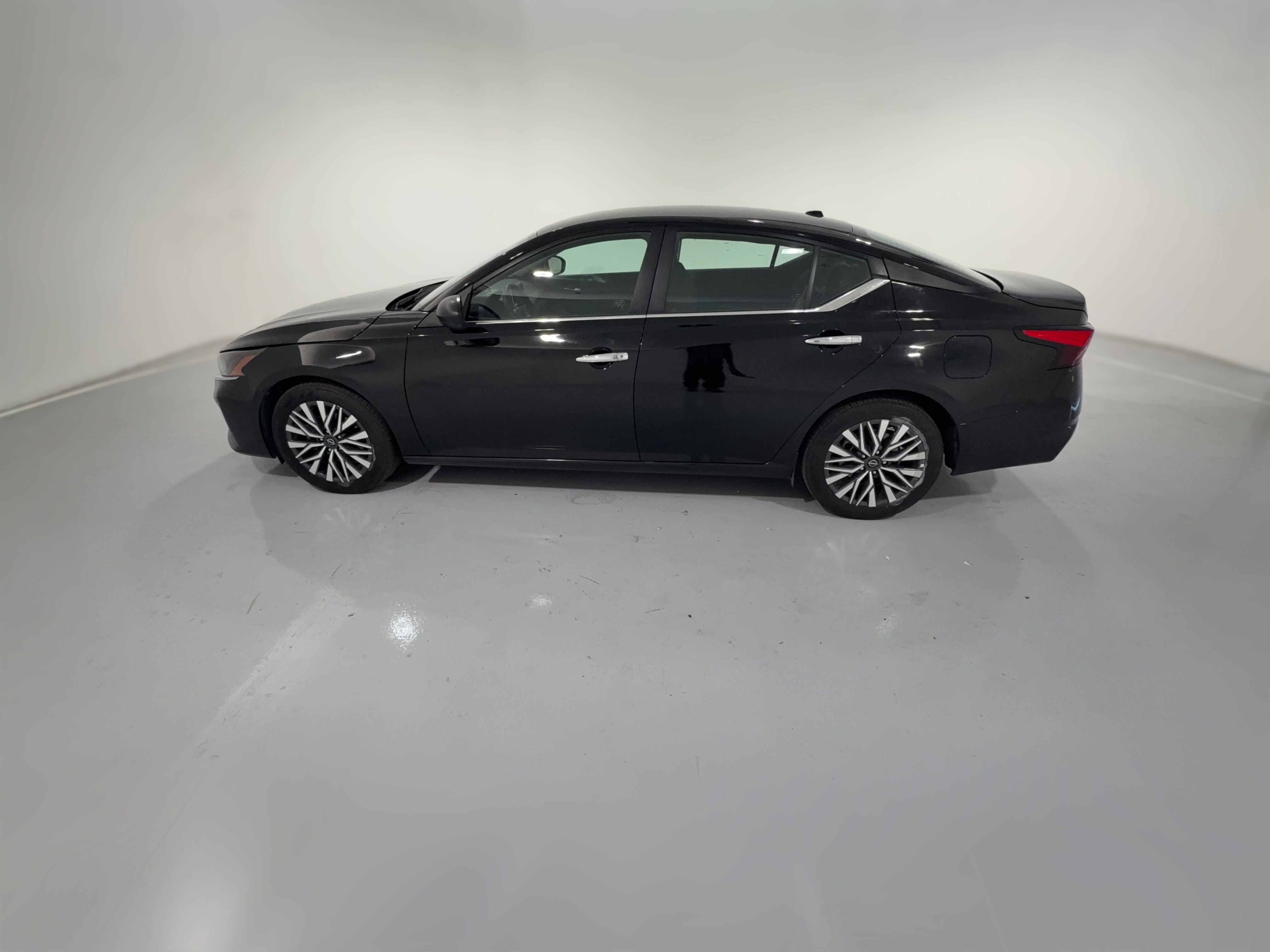 2025 Nissan Altima SV - Photo 25