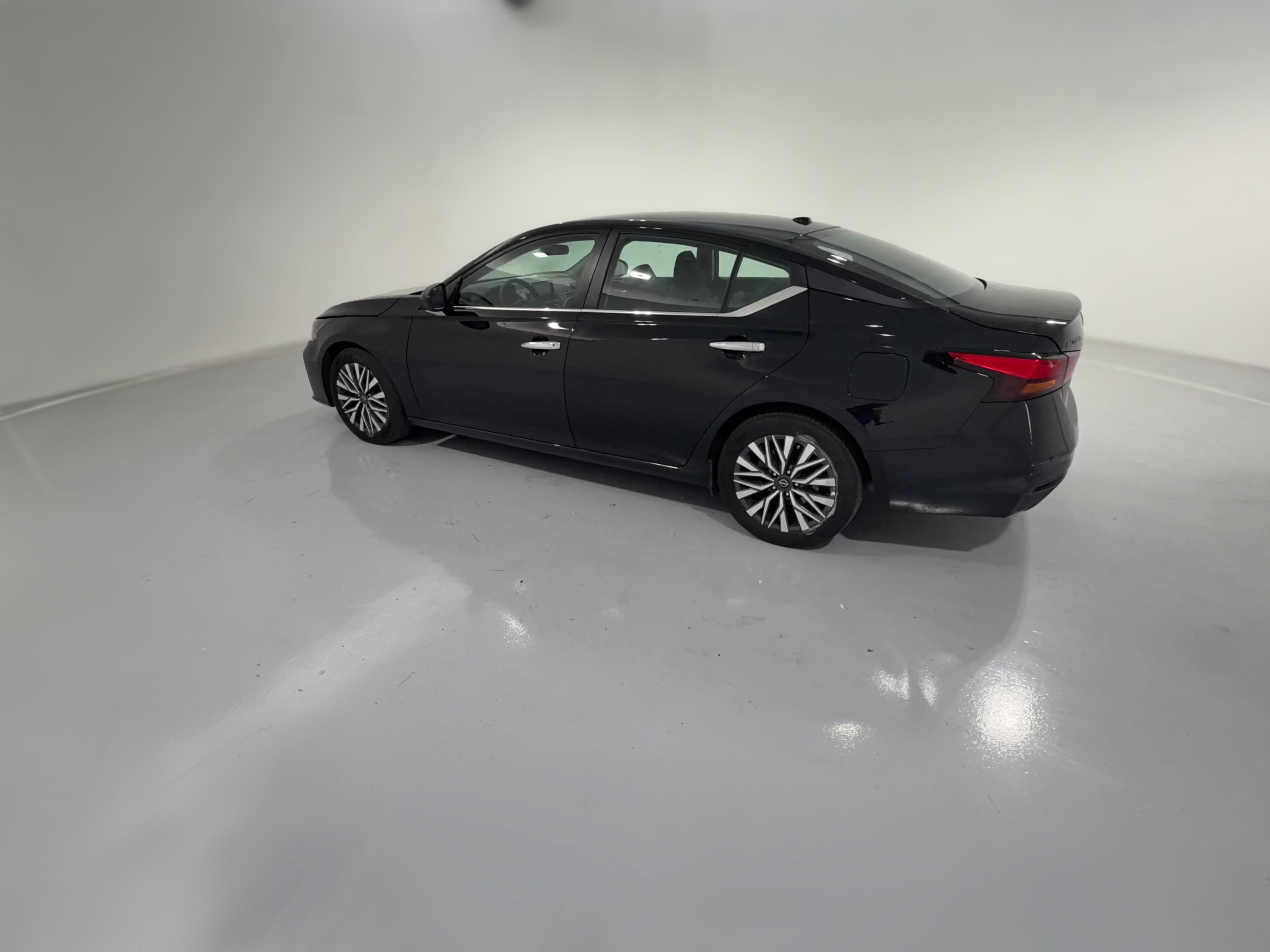 2025 Nissan Altima SV - Photo 26