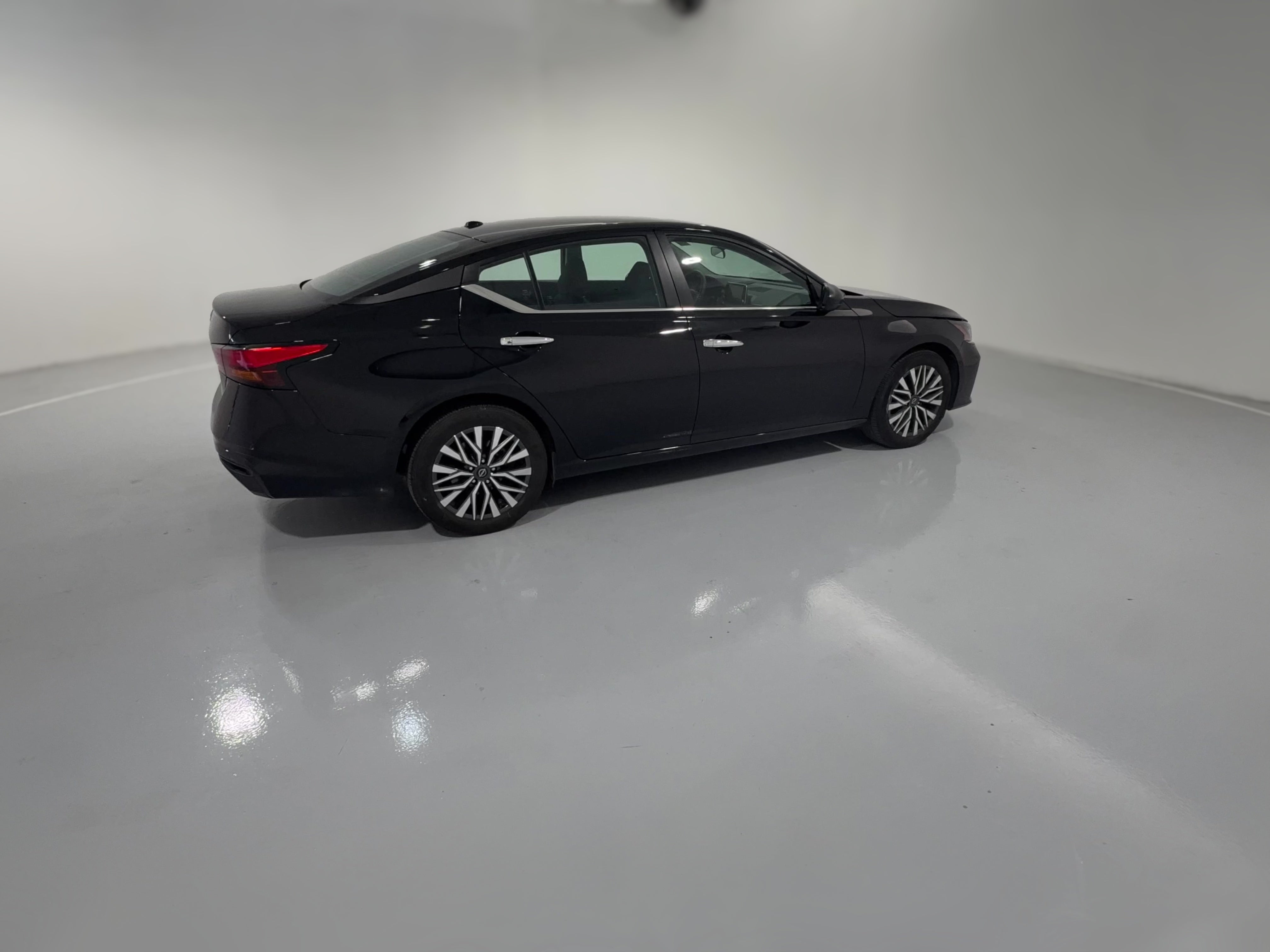 2025 Nissan Altima SV - Photo 32