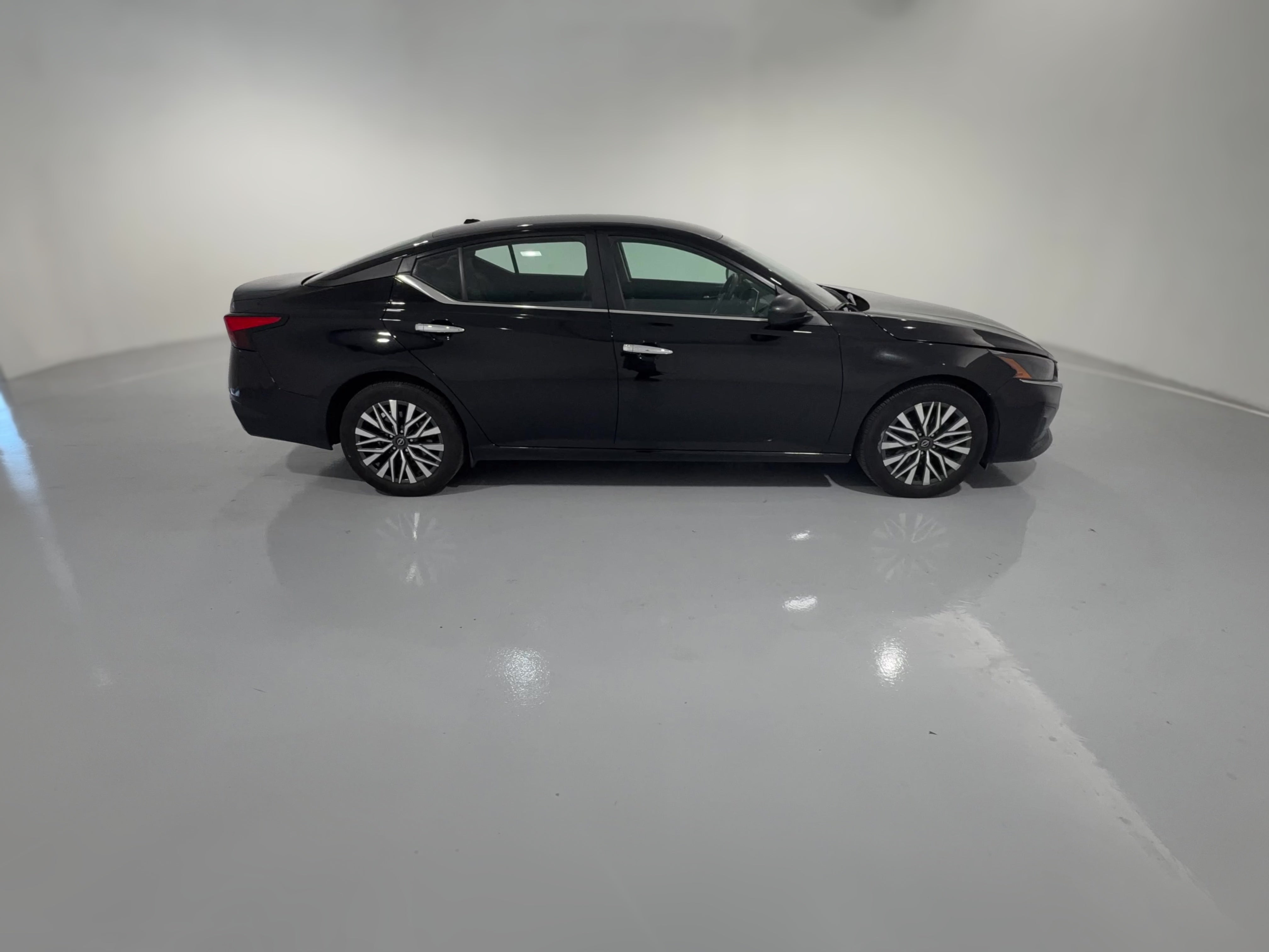 2025 Nissan Altima SV - Photo 33